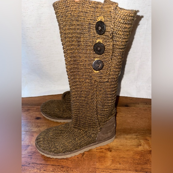 UGG Women's Classic Cardy Winter Boot - Picture 3 of 5